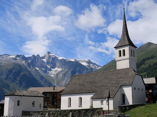 Bellwald mit Kirche