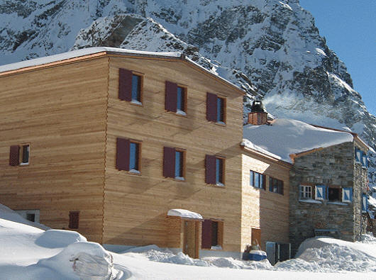 Domhütte mit Anbau