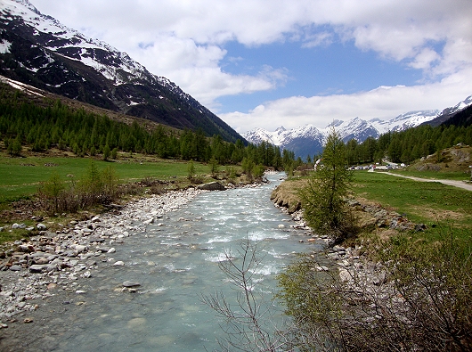 Fafleralp Parkplatz - Postauto