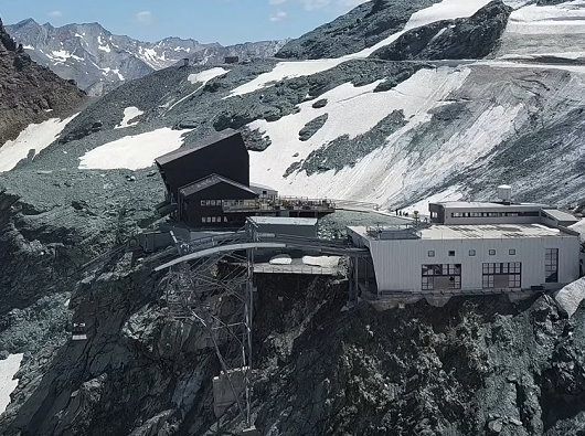Felskinnbahn mit Chsesjengletscher