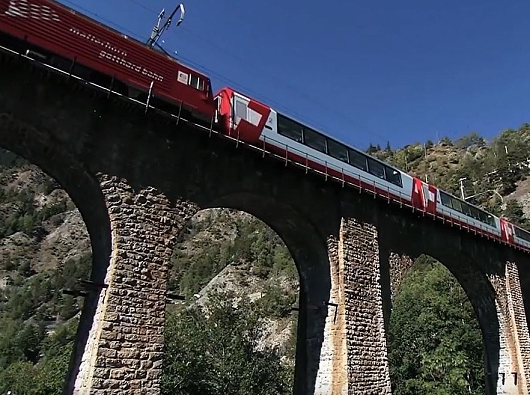 Glacier Express im Sommer
