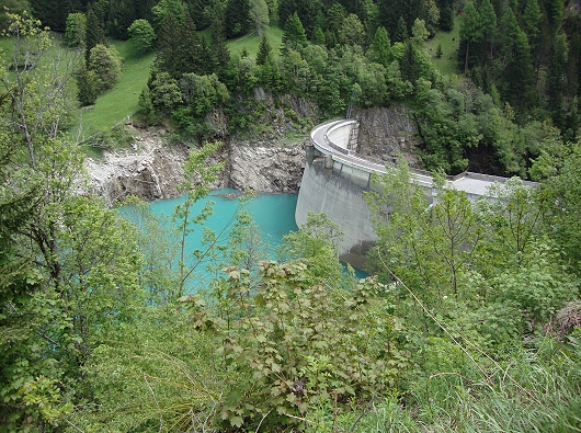 Fluss Lonza Staumauer Ferden
