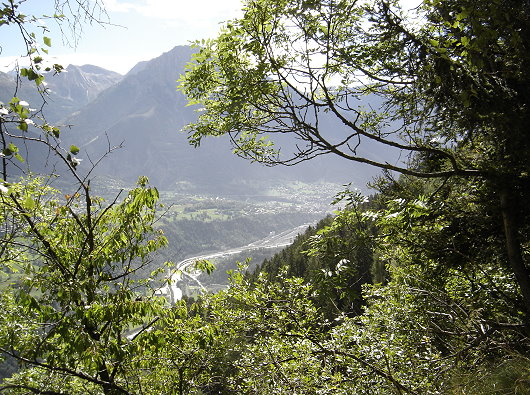 Massaweg mit Blick ins Rohnetal