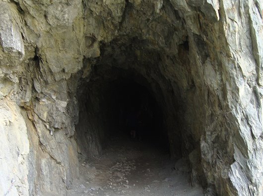 Massaweg mit Tunnel