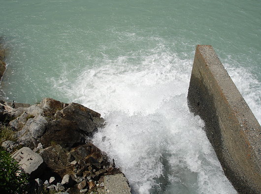 Wasserfassung am Mattmark-Stausee  