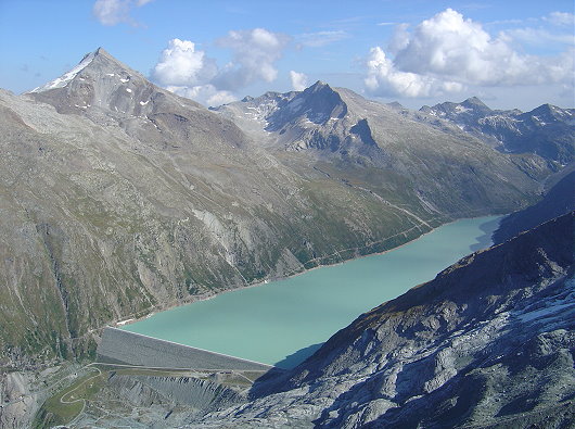 Mattmark-Stausee mit Zufahrt und Rundweg - Stellihorn 3436 m/ü.M.