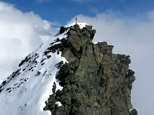 Rimpfischhorn 4199 mit Gipfelkreuz