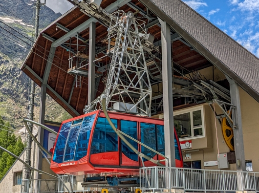 Saas-Fee Luftseilbahn Felskinn