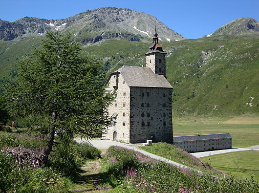 Stockalperweg mit altem Spittel und Barralhaus